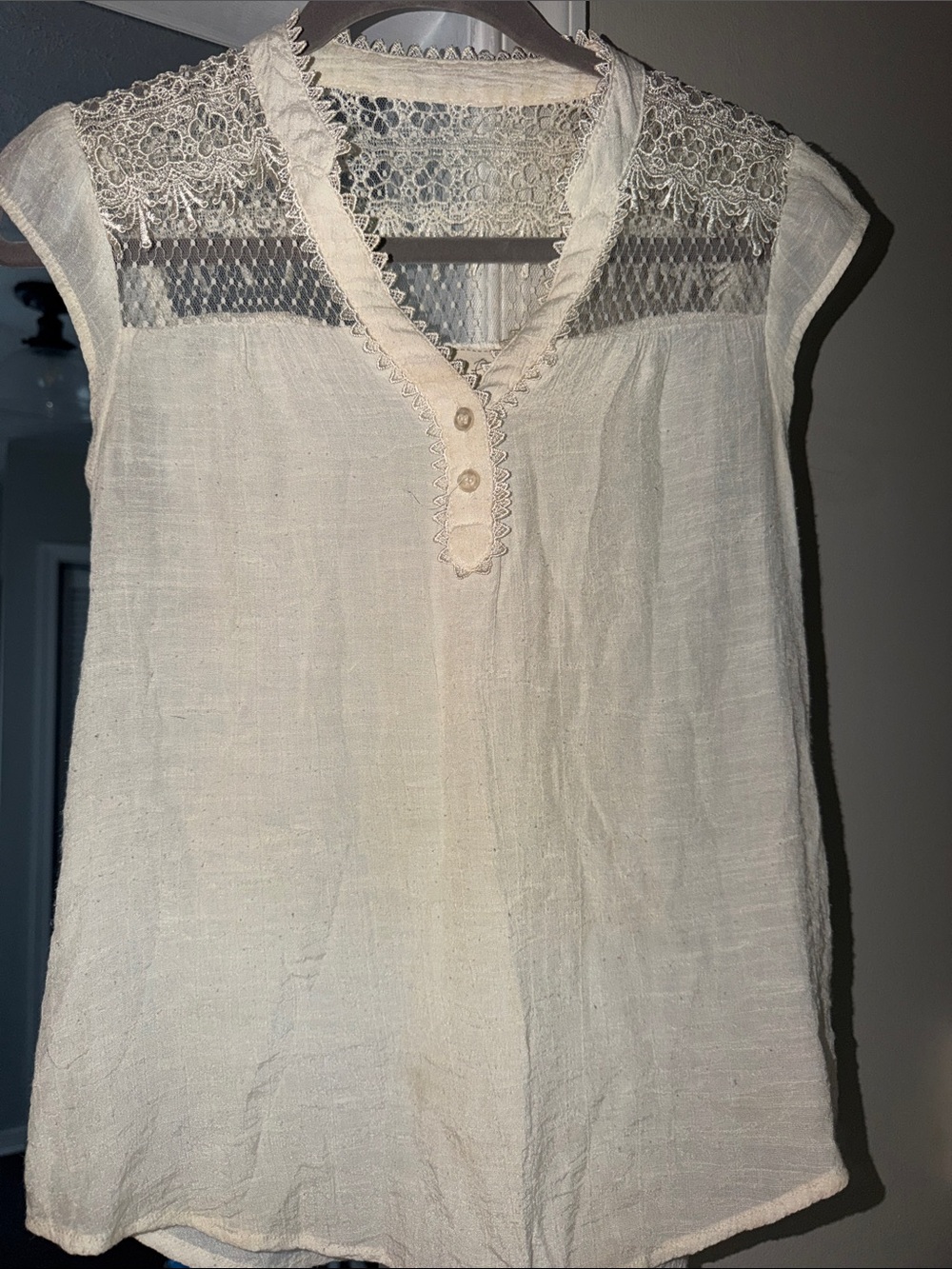 Miss Daisy 🌼 Women's Cream Lace Yoke Sleeveless Top